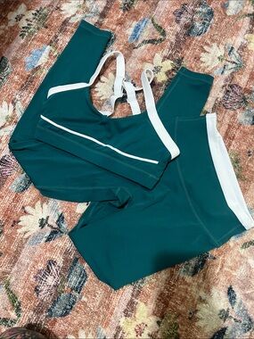 Green White Trim Sports Bra and Leggings Set